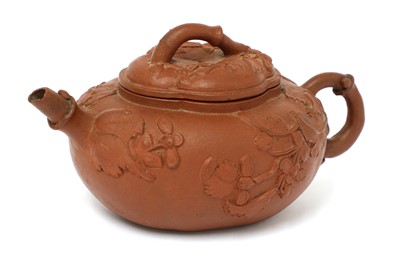 Lot 427A - A Chinese yixing teapot