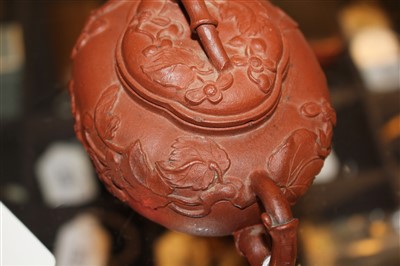 Lot 427 - A Chinese yixing teapot