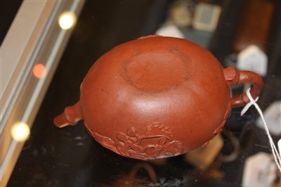 Lot 427 - A Chinese yixing teapot