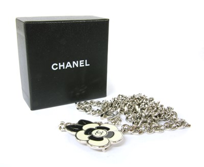 Lot 219 - A Chanel chain belt