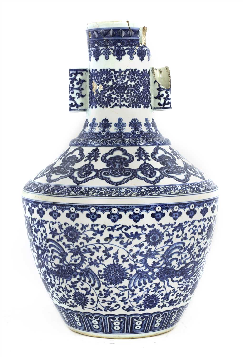 Lot 455 - A Chinese blue and white vase