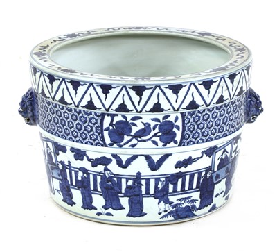 Lot 508 - A Chinese blue and white jardinière