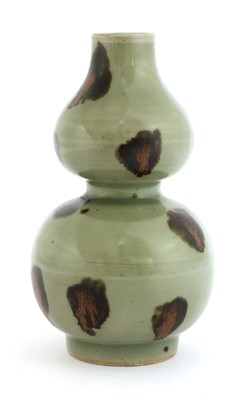 Lot 464 - A Chinese celadon vase