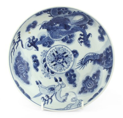 Lot 25 - A Chinese blue and white plate