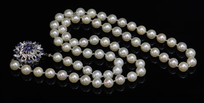 Lot 260 - A single row uniform cultured pearl necklace
