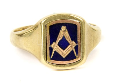 Lot 81 - A 9ct gold masonic swivel ring