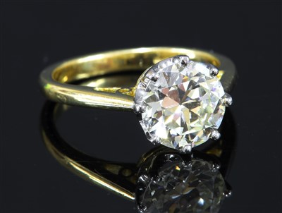 Lot 319 - An 18ct gold single stone diamond ring