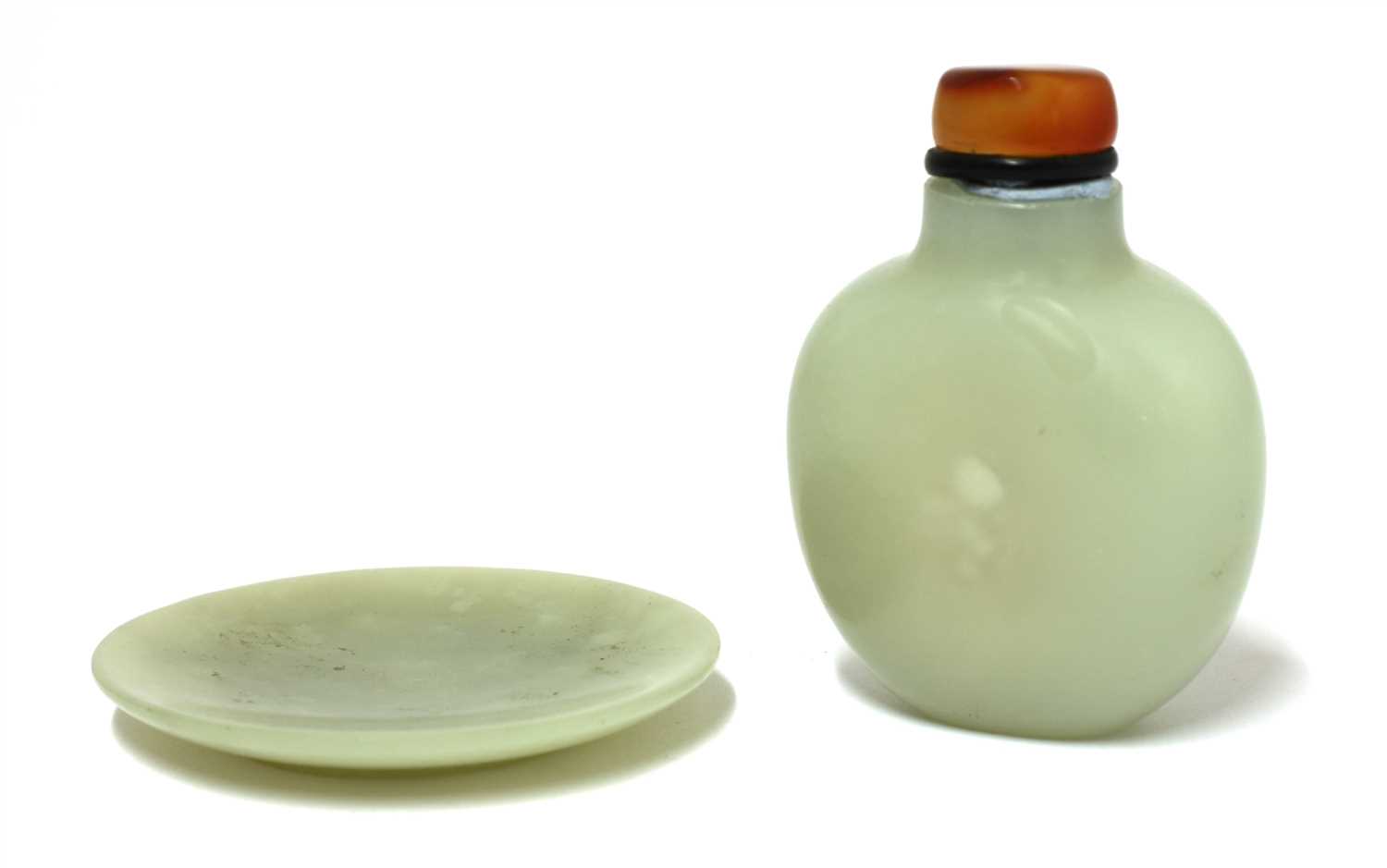 Lot 157 - A Chinese jade snuff bottle
