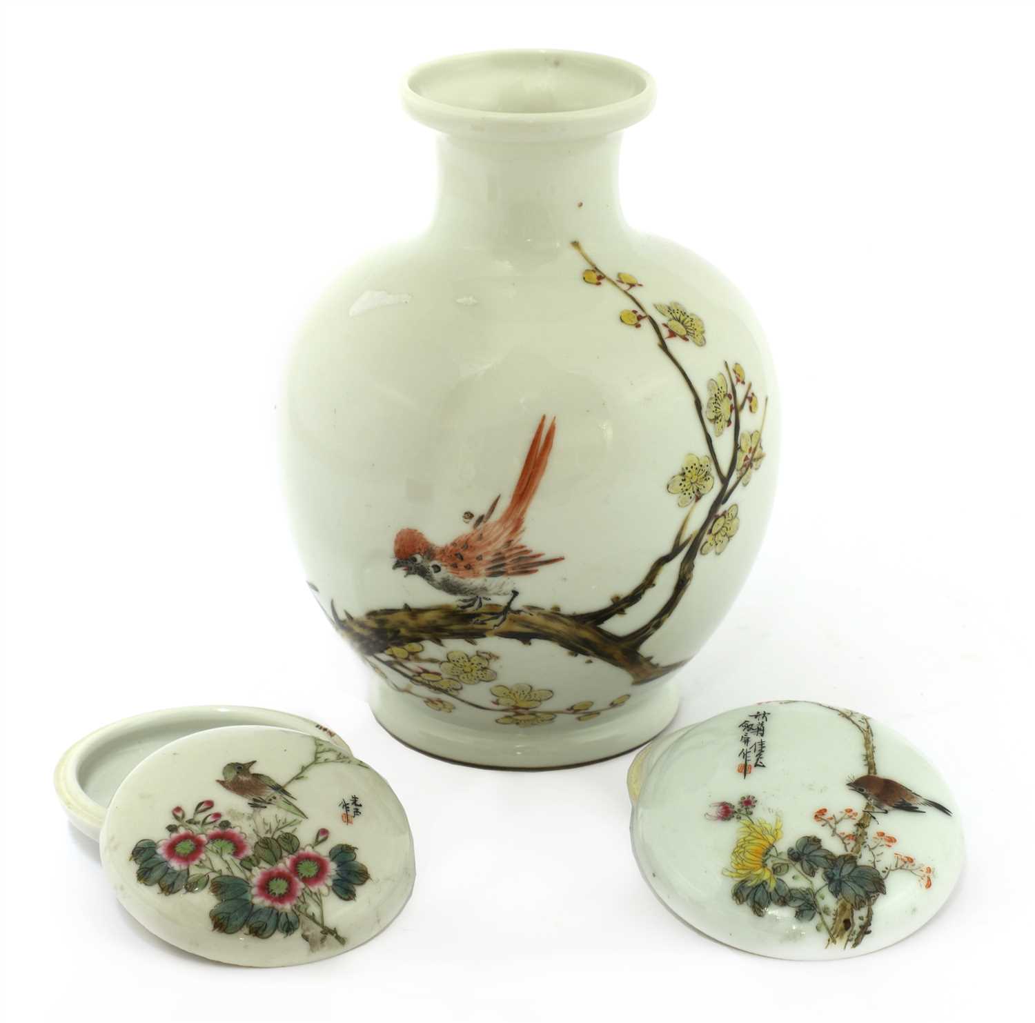 Lot 101 - A Chinese famille rose vase