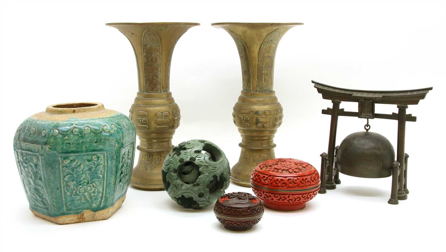 Lot 314 - A mixed lot of Chinese items