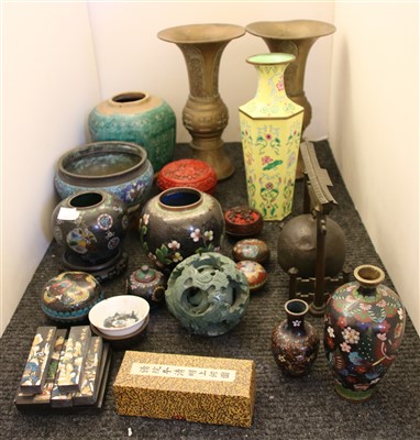 Lot 314 - A mixed lot of Chinese items