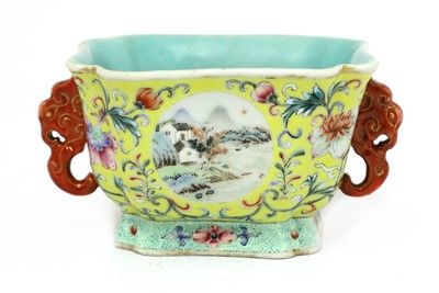 Lot 84 - A Chinese famille rose cup