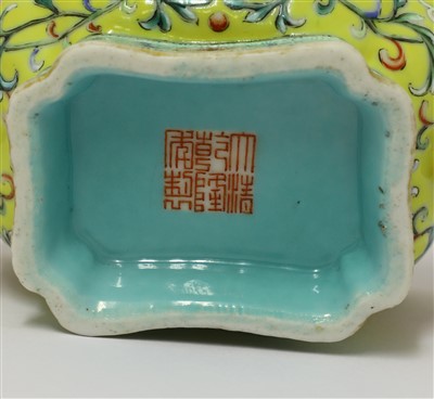 Lot 84 - A Chinese famille rose cup