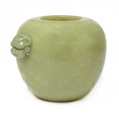Lot 476 - A Chinese jade jar