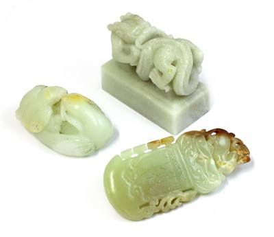 Lot 484 - A collection of three Chinese jade carvings