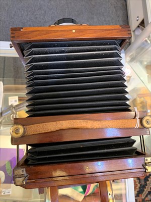 Lot 210 - A Gandolfi mahogany and brass field camera