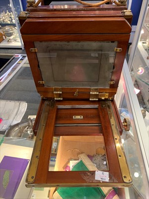 Lot 210 - A Gandolfi mahogany and brass field camera
