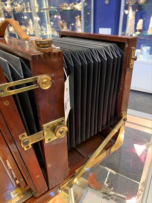 Lot 210 - A Gandolfi mahogany and brass field camera