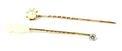Lot 269 - A 9ct gold diamond stick pin