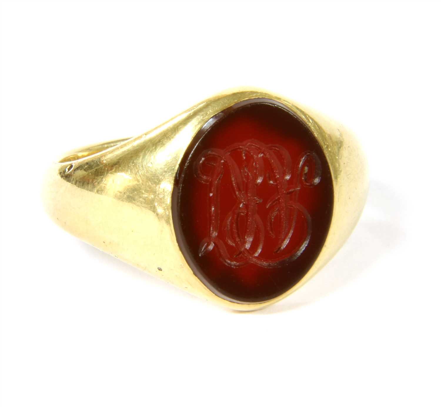 Lot 3 - An 18ct gold cornelian signet ring