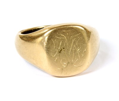 Lot 4 - A gold signet ring