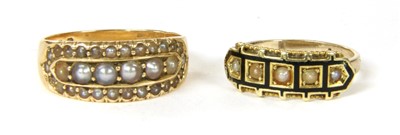 Lot 328 - A Victorian gold and split pearl mourning ring