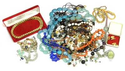 Lot 185 - A large quantity of costume jewellery
