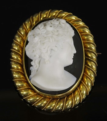 Lot 32 - A cased Victorian gold carved hardstone cameo brooch