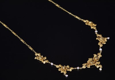 Lot 121 - A French Belle Époque gold and pearl, rose bloom necklace