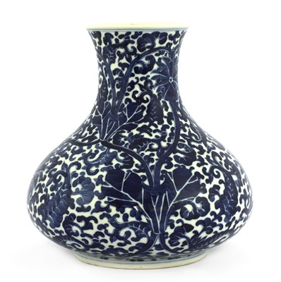 Lot 28 - A Chinese blue and white vase