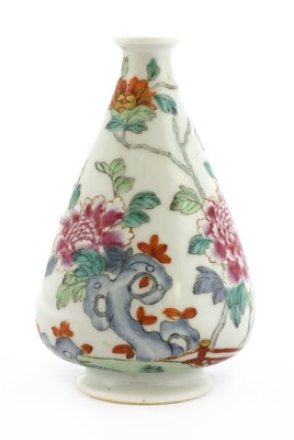 Lot 389 - A Chinese famille rose vase