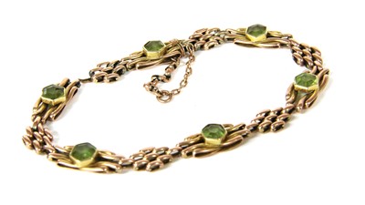 Lot 289 - An Edwardian gold peridot gate bracelet