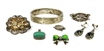 Lot 334 - A quantity of silver and costume jewellery