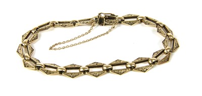 Lot 288 - A gold bracelet