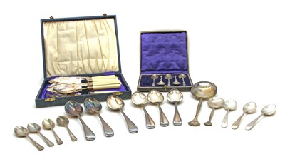 Lot 151 - A collection of plated items