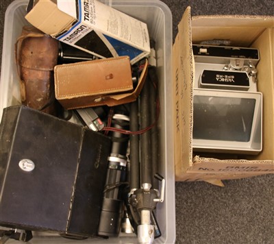 Lot 259 - A large collection of cameras and lenses
