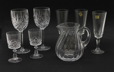 Lot 256 - A collection of crystal glassware