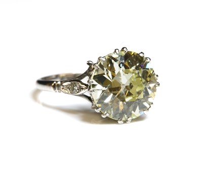 Lot 204 - A single stone diamond ring