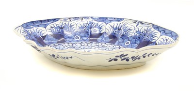 Lot 241 - A Worcester blue and white dessert dish