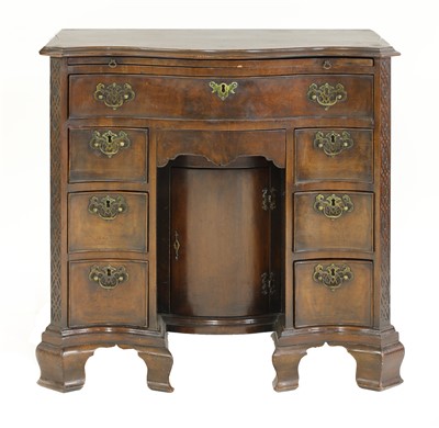 Lot 383 - A George III-style mahogany kneehole desk