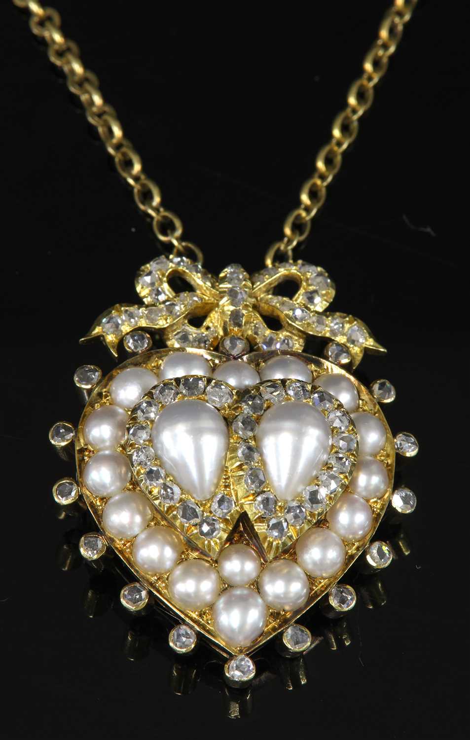 Lot 80 - A Victorian gold, split pearl and diamond entwined hearts pendant, c.1870