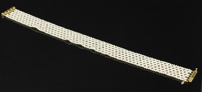 Lot 647 - A gold cultured freshwater pearl lattice choker