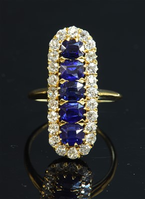 Lot 72 - An Edwardian five stone sapphire and diamond cluster fingerline ring, c.1905