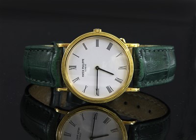 Lot 629 - A gentlemen's 18ct gold Patek Philippe Calatrava mechanical strap watch