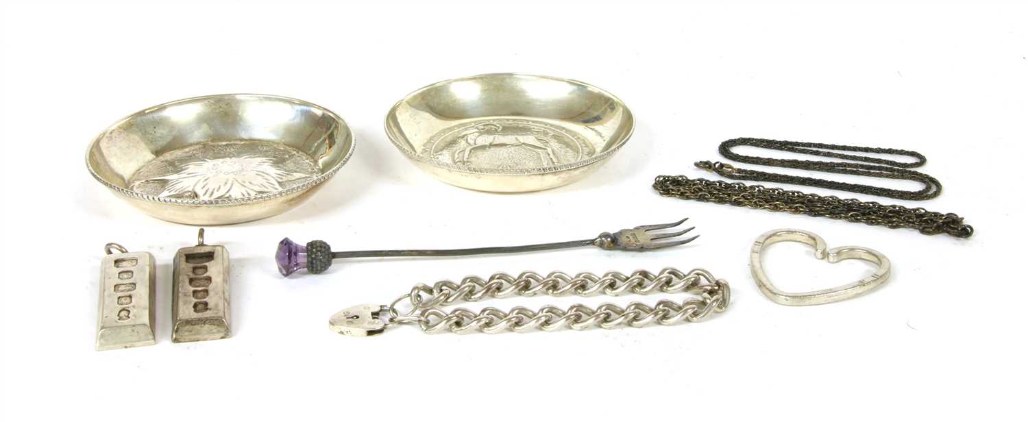 Lot 336 - A quantity of silver items