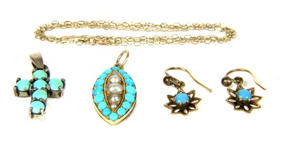 Lot 263 - A gold, turquoise and split pearl pendant