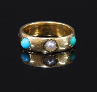 Lot 118 - A gold shallow 'D' section band ring