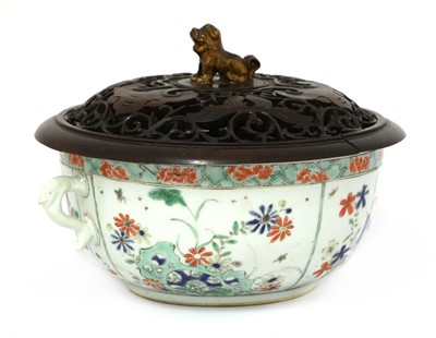 Lot 19 - A Chinese famille verte bowl