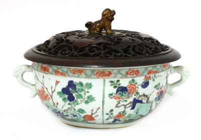 Lot 19 - A Chinese famille verte bowl
