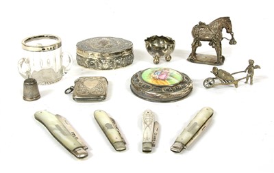 Lot 385 - A box of silver items